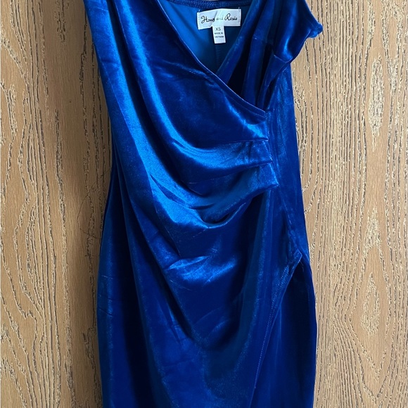 Silky Satin Sleeveless V-Neck Ruched Faux-Wrap Asymmetrical Hem Sheath Dress - Picture 2 of 5